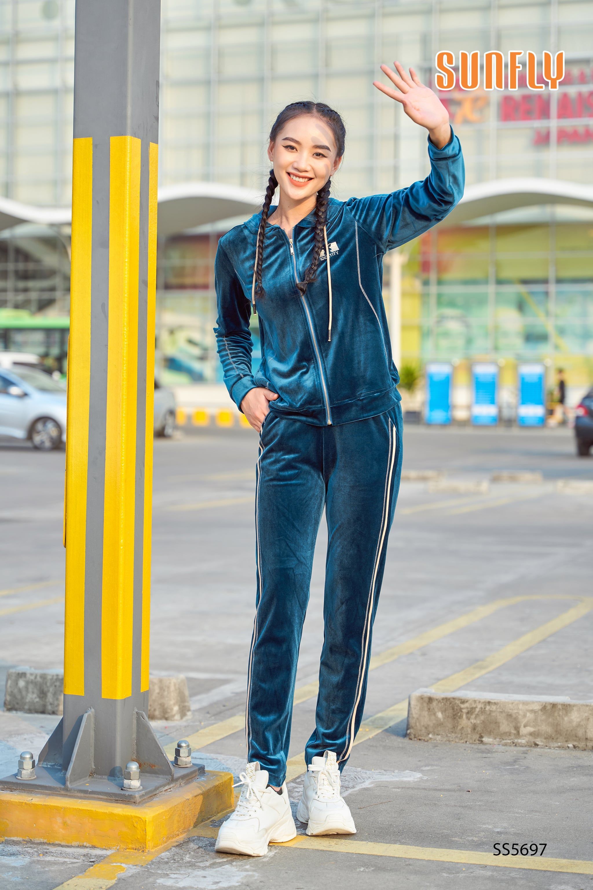 Bộ thể thao nhung kéo khóa có mũ SS5697