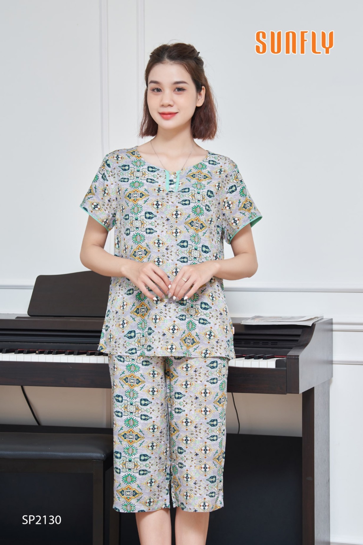 Đồ bộ mặc nhà lanh áo cộc quần ngố SP2130