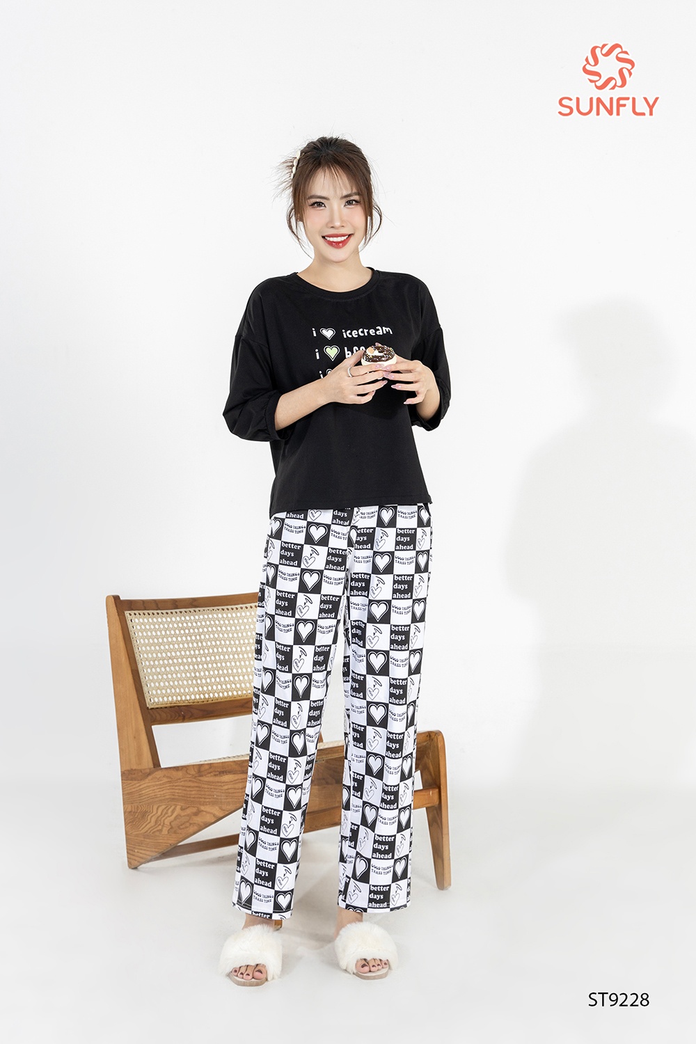 Đồ bộ mặc nhà nữ cotton compact áo tay lỡ quần dài in ht ST9228 L đen
