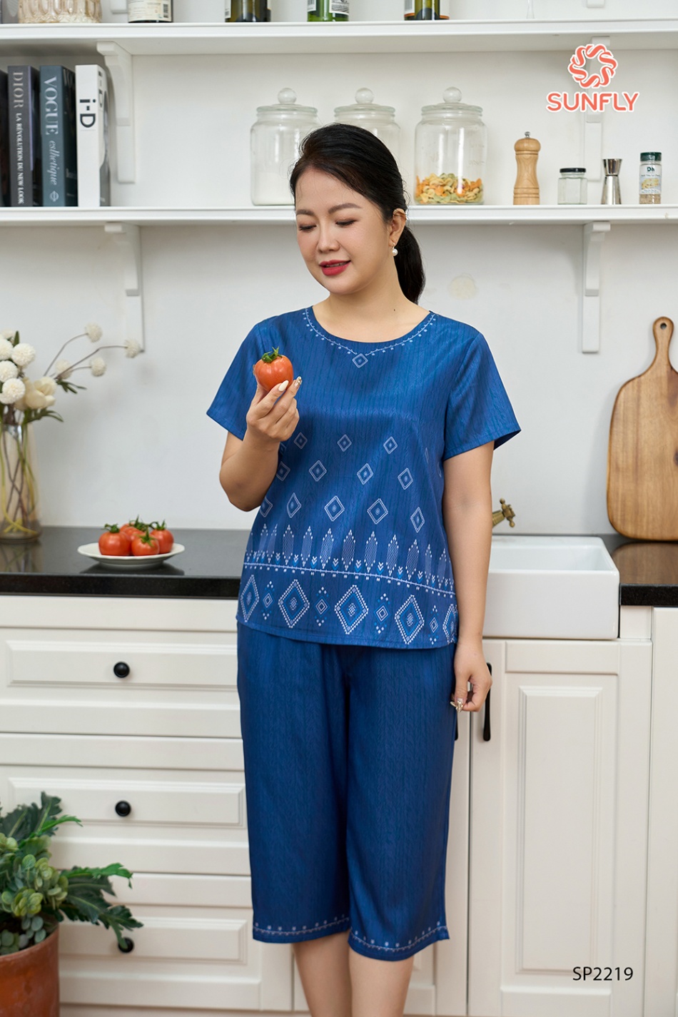 Đồ bộ mặc nhà nữ lụa satin jacquard áo cộc quần ngố SP2219