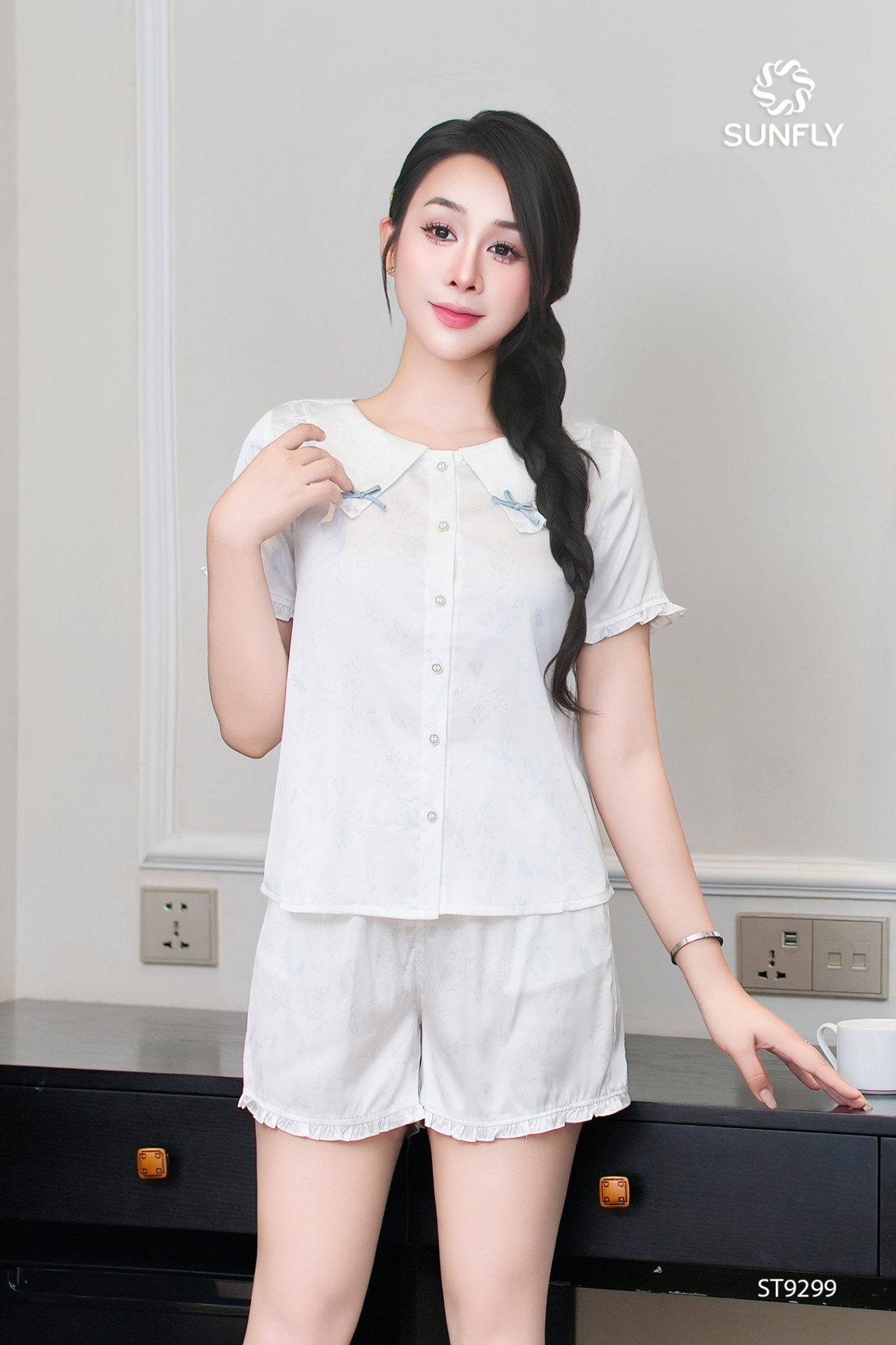 Bộ pijama nữ lụa latin áo cộc quần sooc ST9299 L hoa dây xanh vịnh