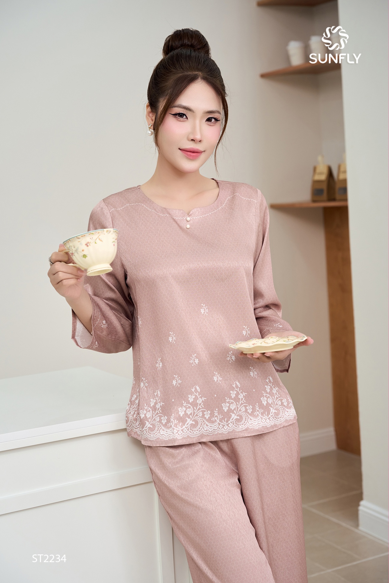 Đồ bộ mặc nhà nữ lụa satin jacquard áo tay lỡ quần dài SP2234