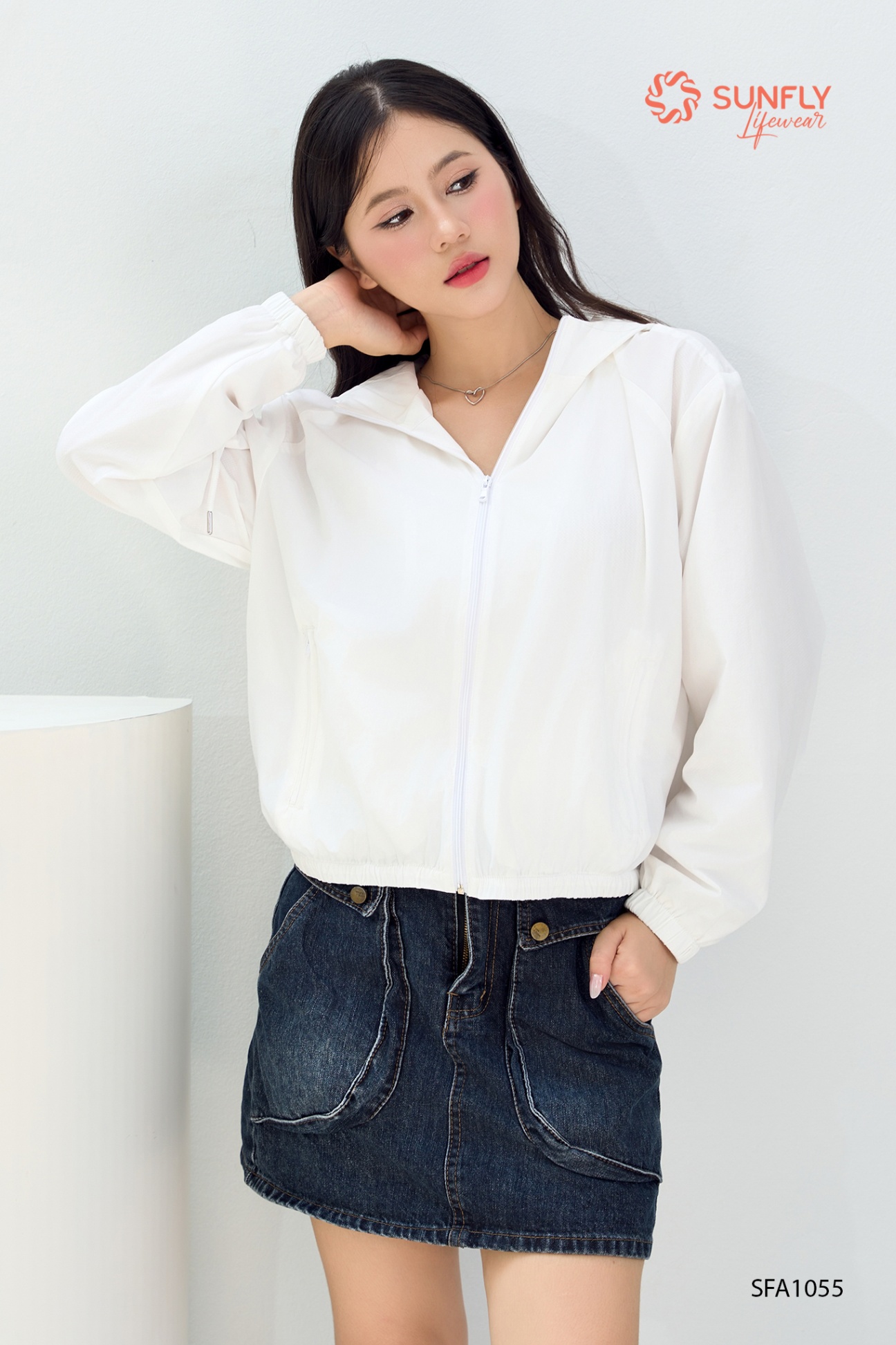 Áo gió nữ co giãn kéo khóa có mũ dài tay SFA1055
