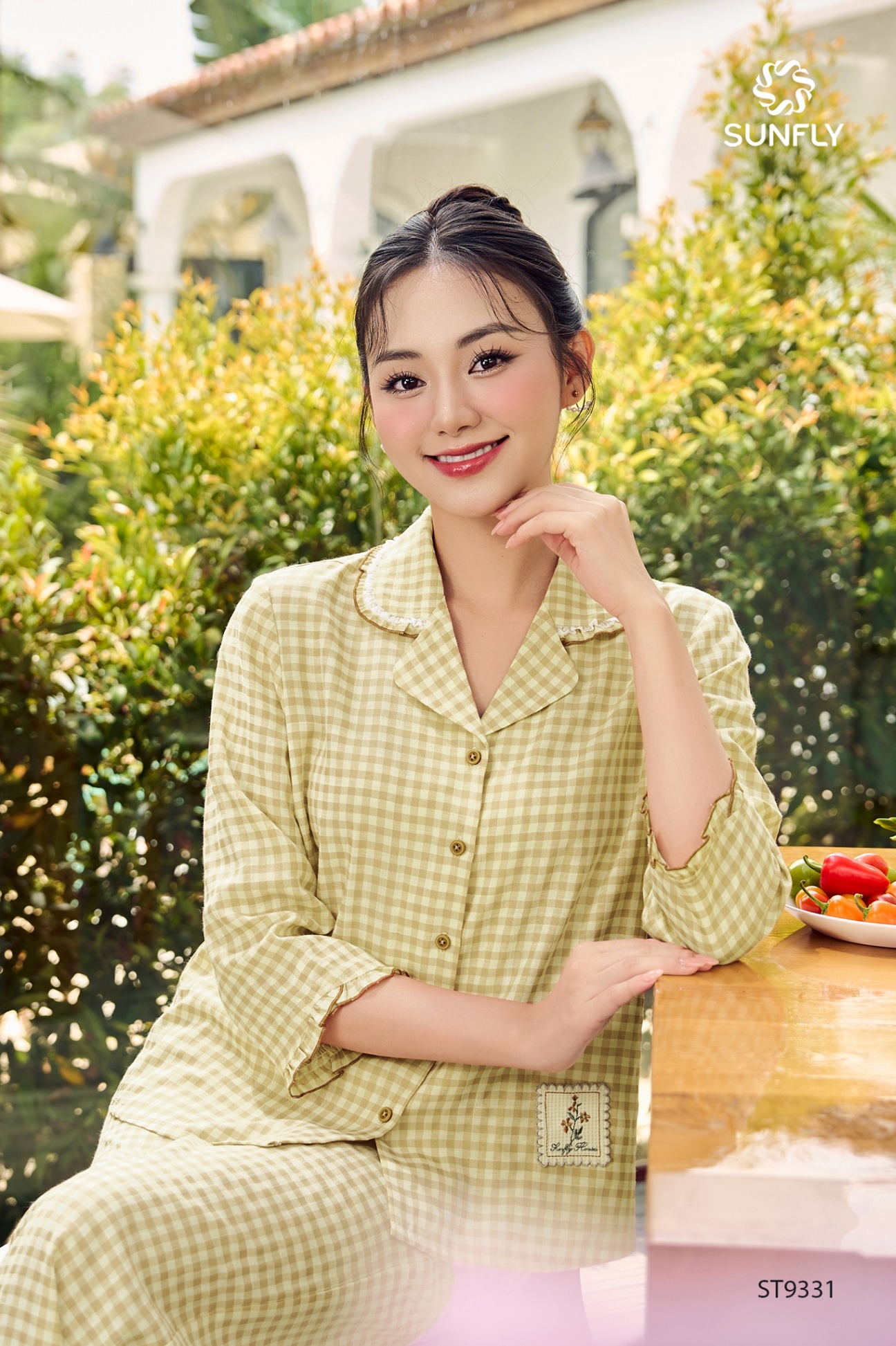 Bộ pijama nữ kate áo tay lỡ quần dài ST9331 L kẻ cốm