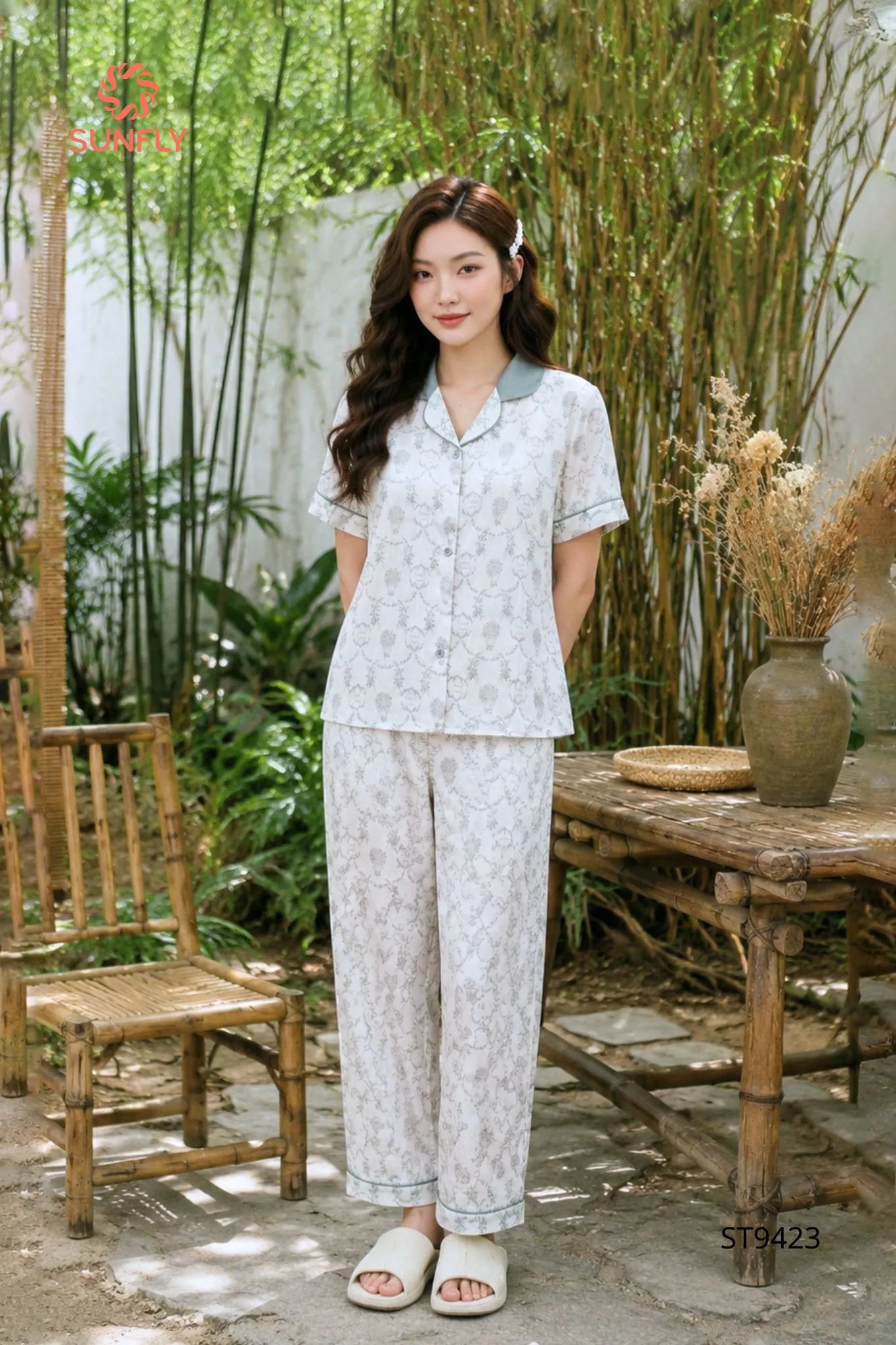 Bộ pijama nữ lụa latin áo cộc quần dài ST9423 L khinh khí cầu hoa xanh