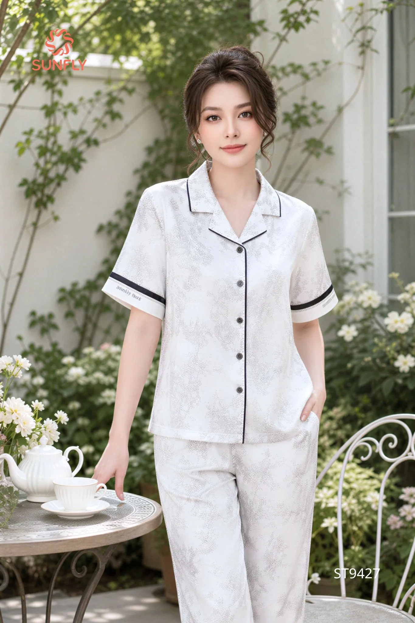 Bộ pijama nữ lụa latin in ht áo cộc quần dài ST9427 L cây muội hồng ghi