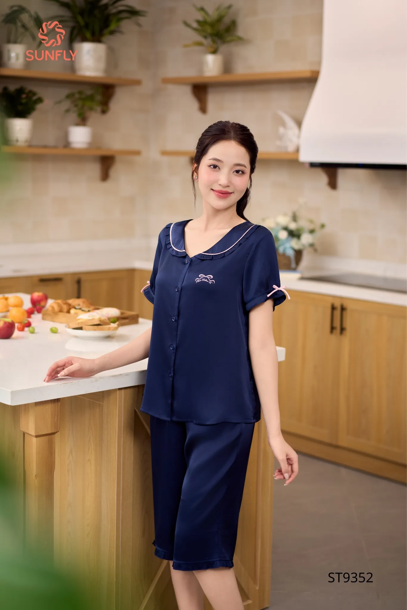 Bộ pijama nữ lụa latin áo cộc quần ngố ST9352 L xanh tím than