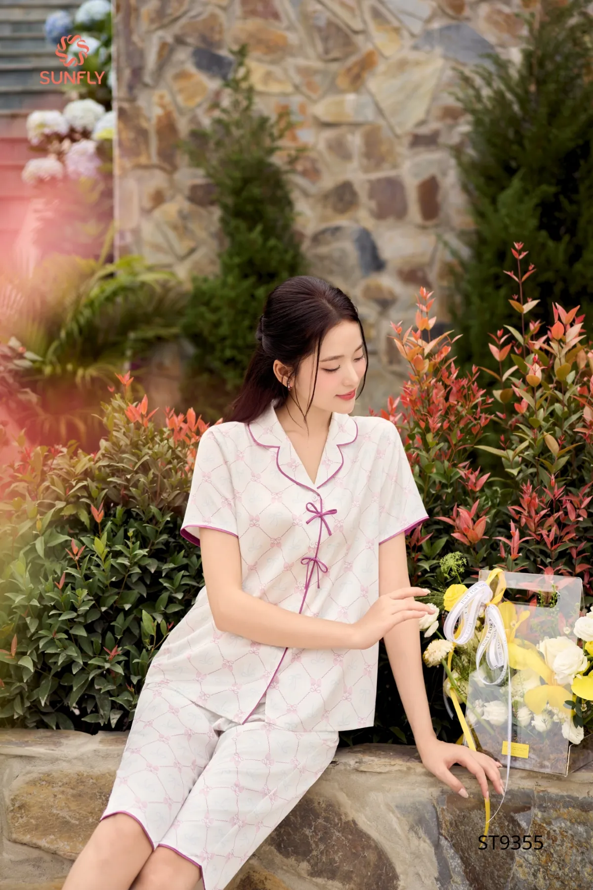 Bộ pijama nữ lụa latin áo cộc quần ngố ST9355 L ht quả dâu hồng