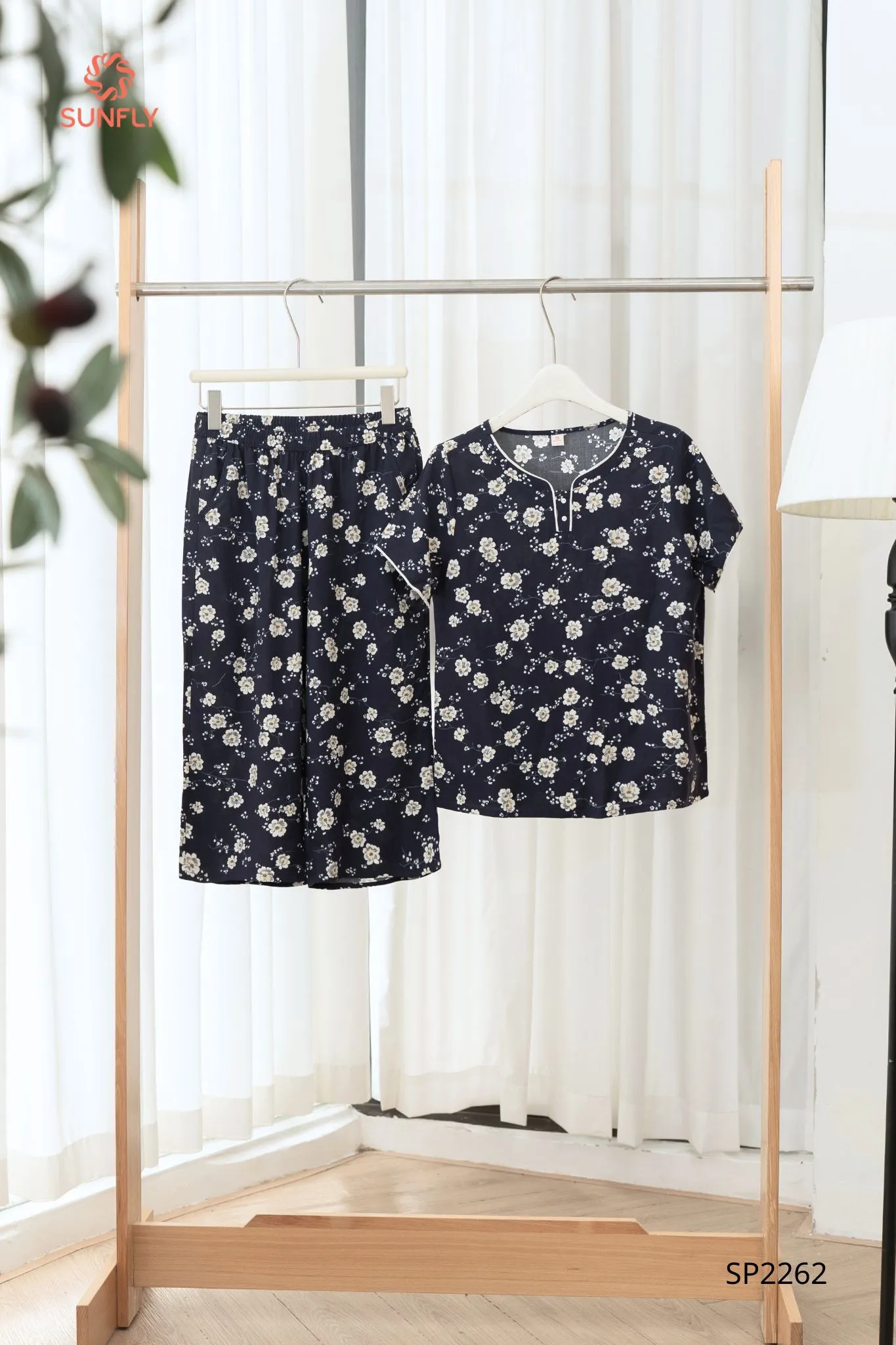 Đồ bộ mặc nhà nữ lanh áo cộc quần ngố SP2262 XXL hoa đào tím than