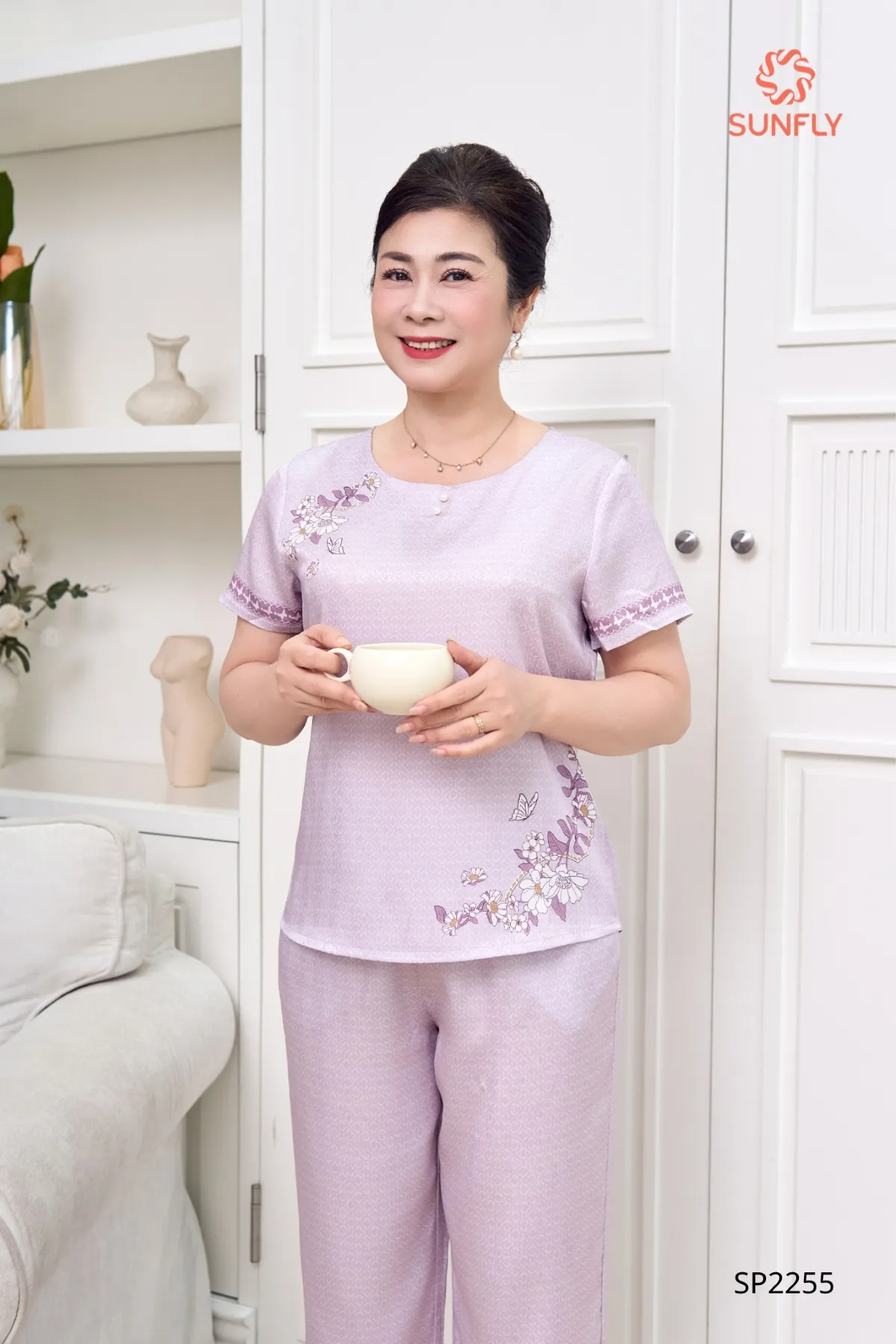 Đồ bộ mặc nhà nữ lụa satin jacquard áo cộc quần dài SP2255 XL hoa hồng trà