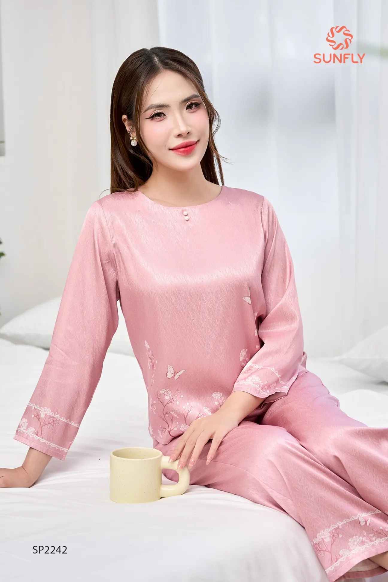 Đồ bộ mặc nhà nữ lụa satin jacquard áo tay lỡ quần dài SP2242