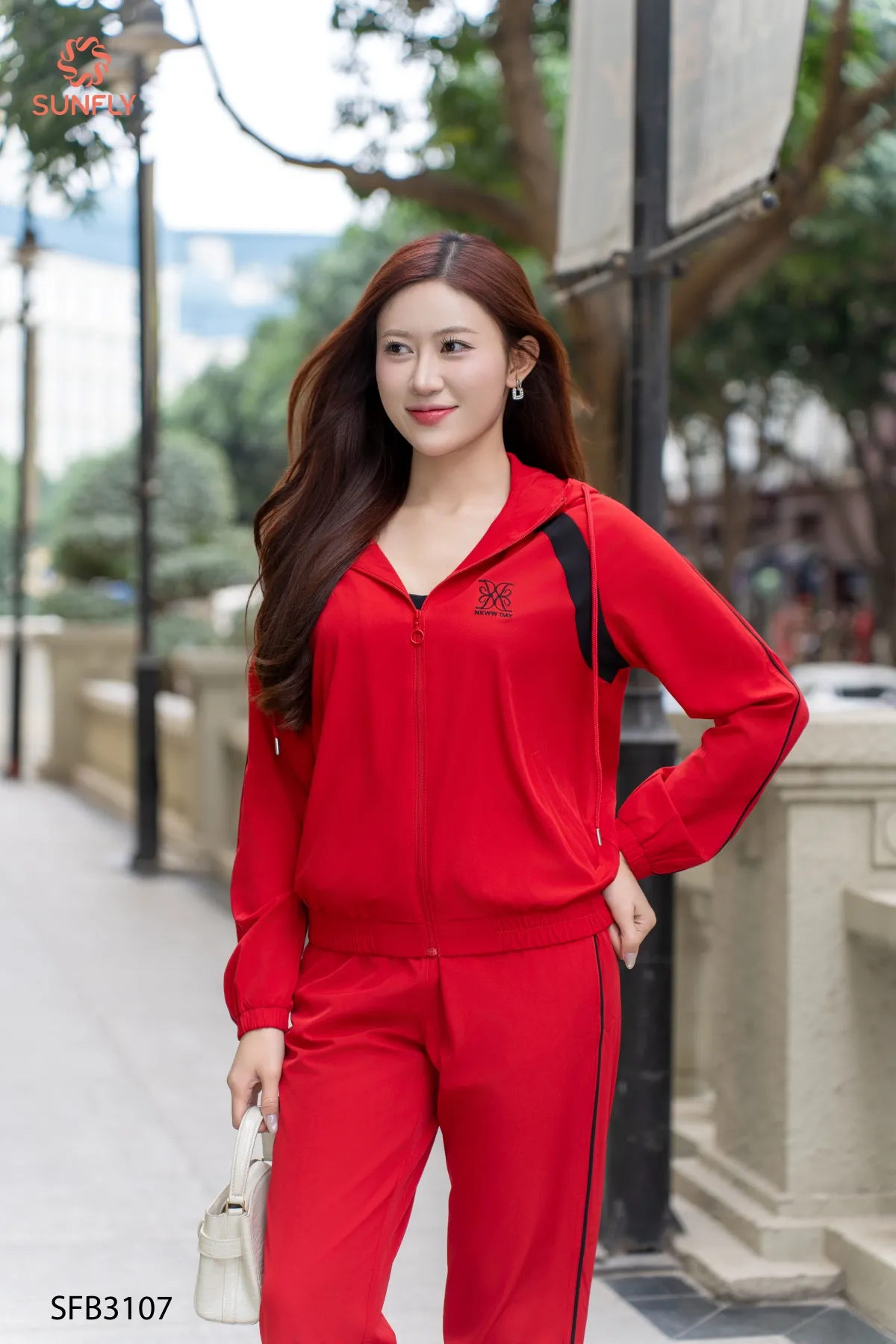Set đồ nữ gió áo dài kéo khóa có mũ quần dài SFB3107 L đỏ