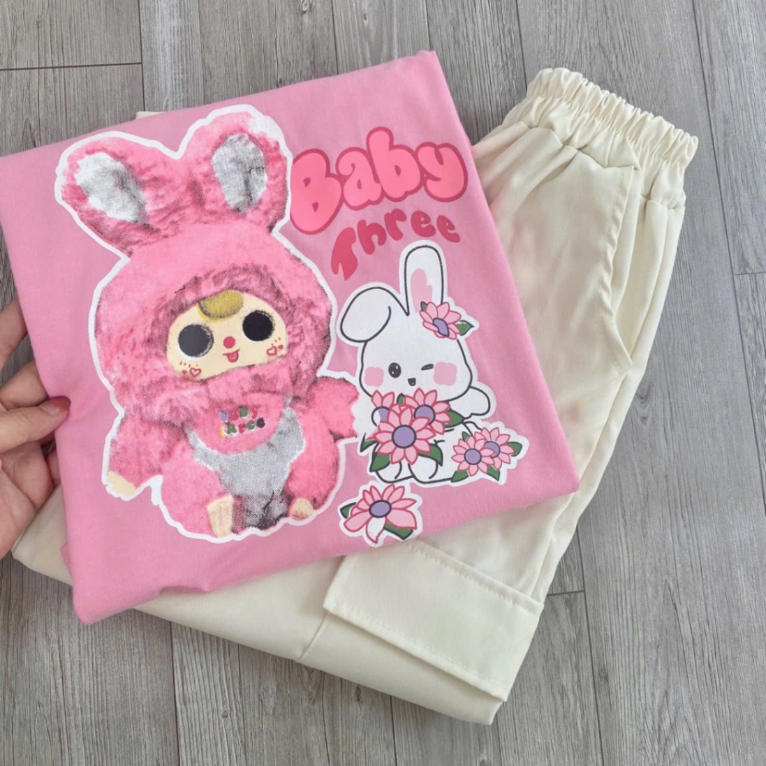 BỘ CỘC HỒNG BABY THREE MIX QUẦN GIÓ TÚI HỘP