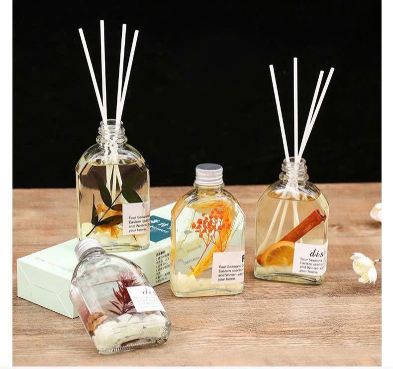 Random mùi - SET 4 CHAI TINH DẦU DISHIXOAN - kèm que cắm