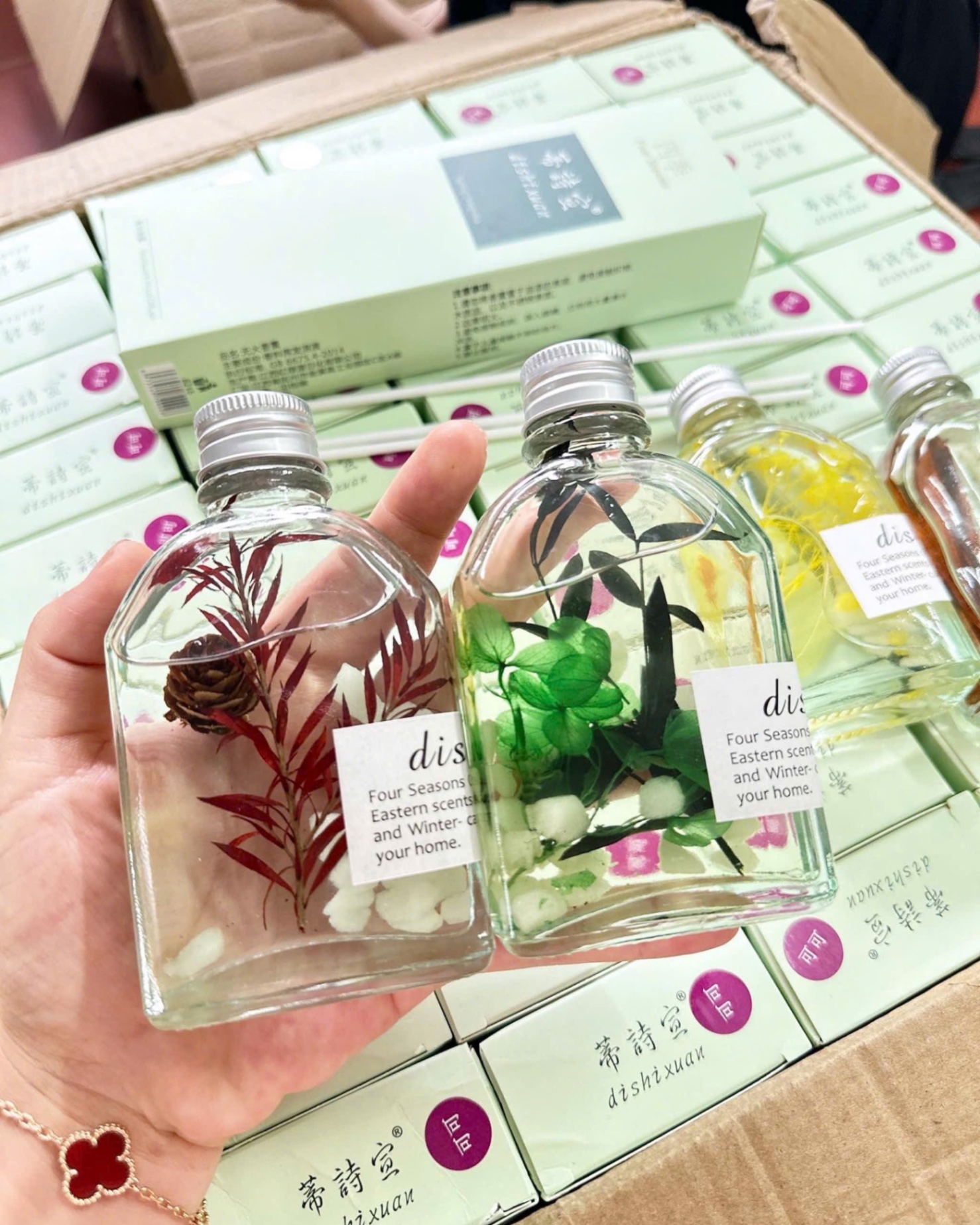 Random mùi - SET 4 CHAI TINH DẦU DISHIXOAN - kèm que cắm