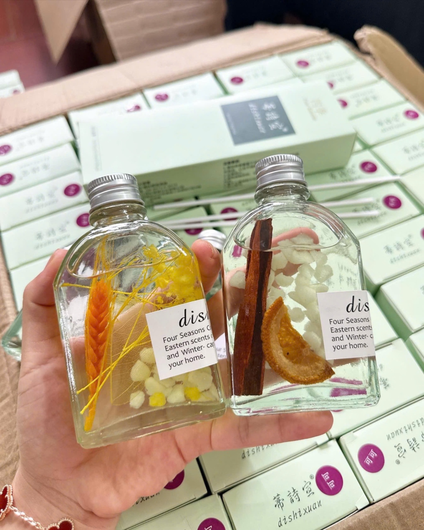 Random mùi - SET 4 CHAI TINH DẦU DISHIXOAN - kèm que cắm