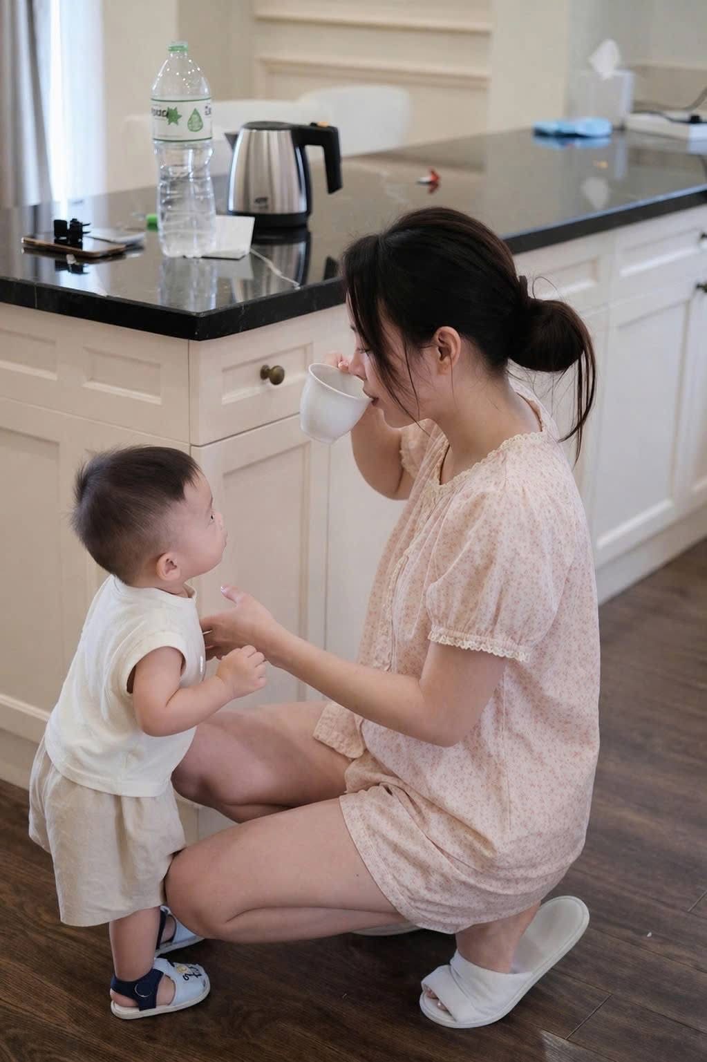 BỘ ĐŨI HOA NHÍ HỒNG XANH QUẢNG CHÂU
