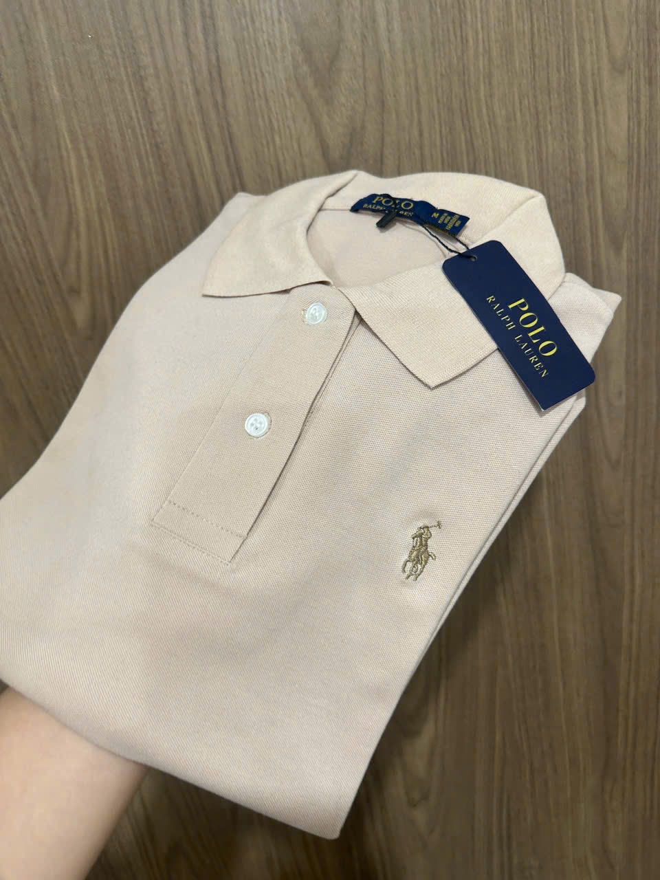 Hàng nhà máy - ÁO POLO THÊU NGỰA MÀU BE TRÀ SỮA XUẤT DƯ