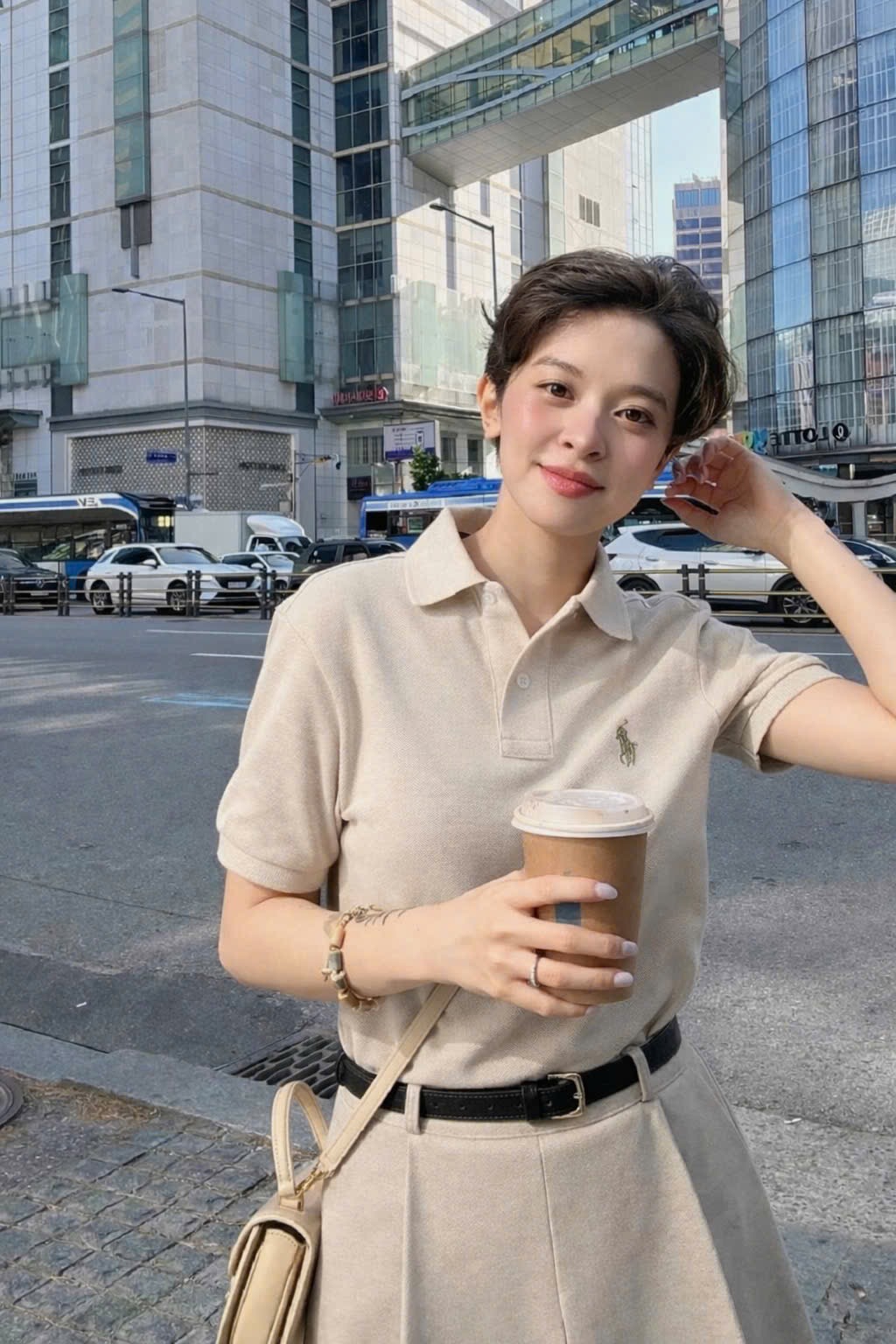 Hàng nhà máy - ÁO POLO THÊU NGỰA MÀU BE TRÀ SỮA XUẤT DƯ
