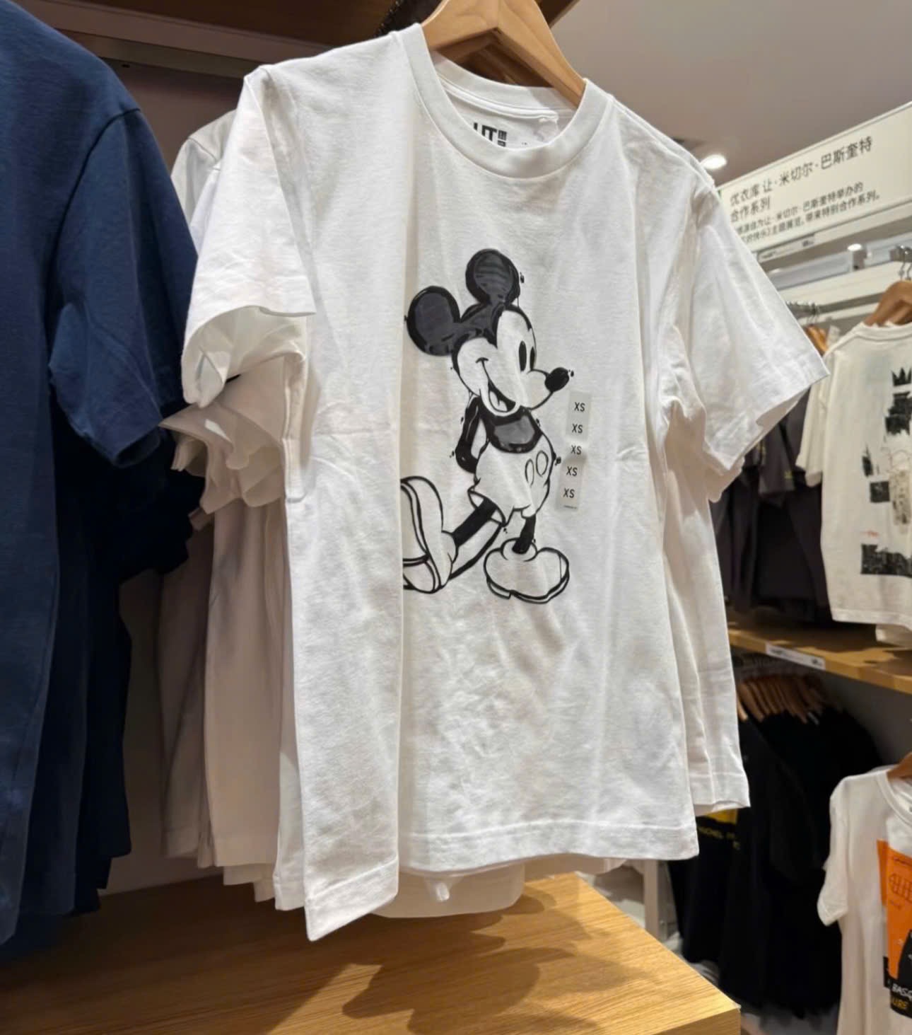 Hàng nhà máy - ÁO PULL CỘC MICKY UNI TRẮNG TUỒN XỊN