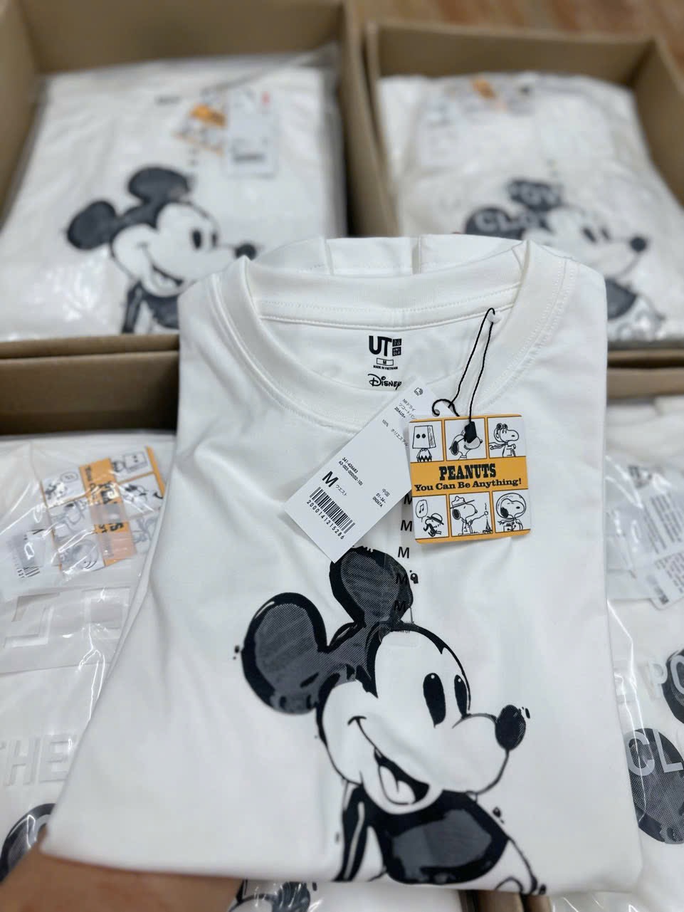 Hàng nhà máy - ÁO PULL CỘC MICKY UNI TRẮNG TUỒN XỊN