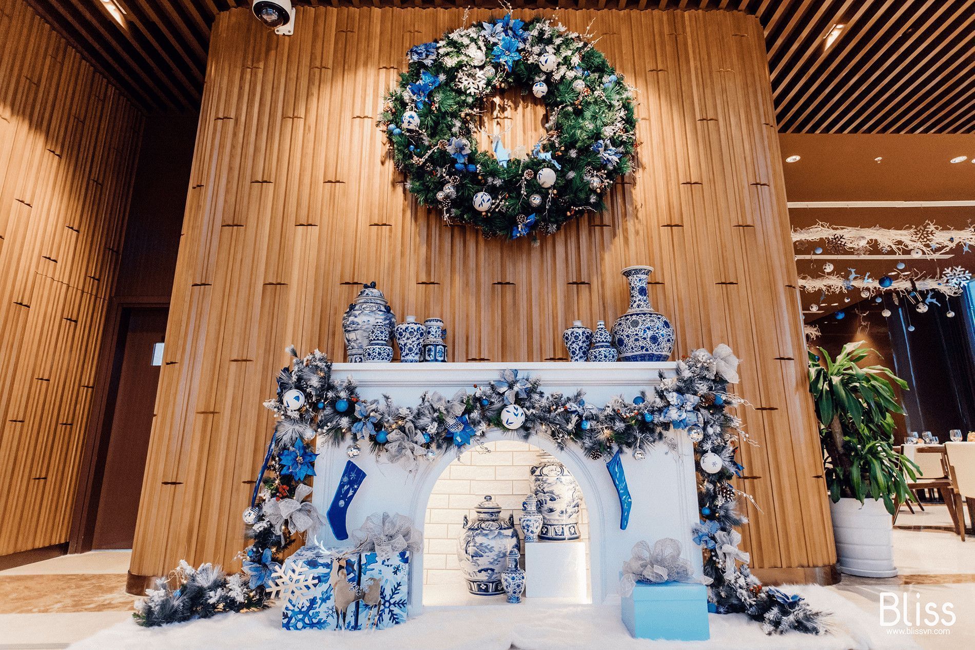 Gợi ý 6 cách trang trí Noel cửa hàng độc đáo và ấn tượng nhất 