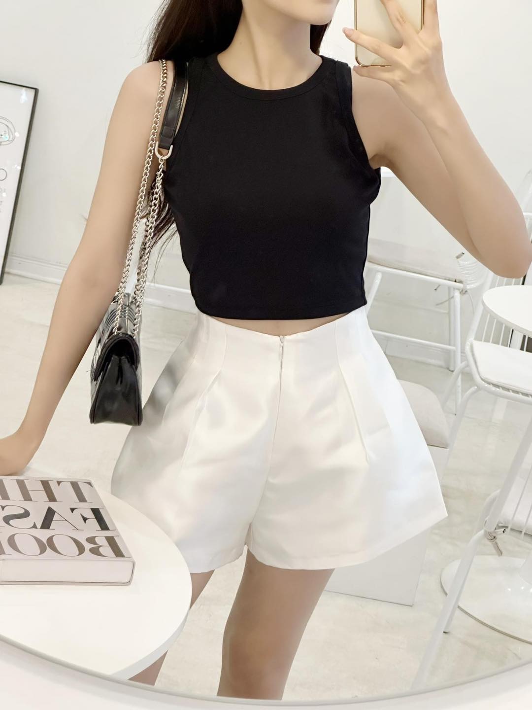Quần Sóc Taffta