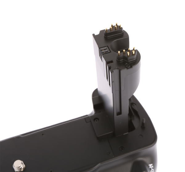 Meike battery grip for Canon 7D mark II