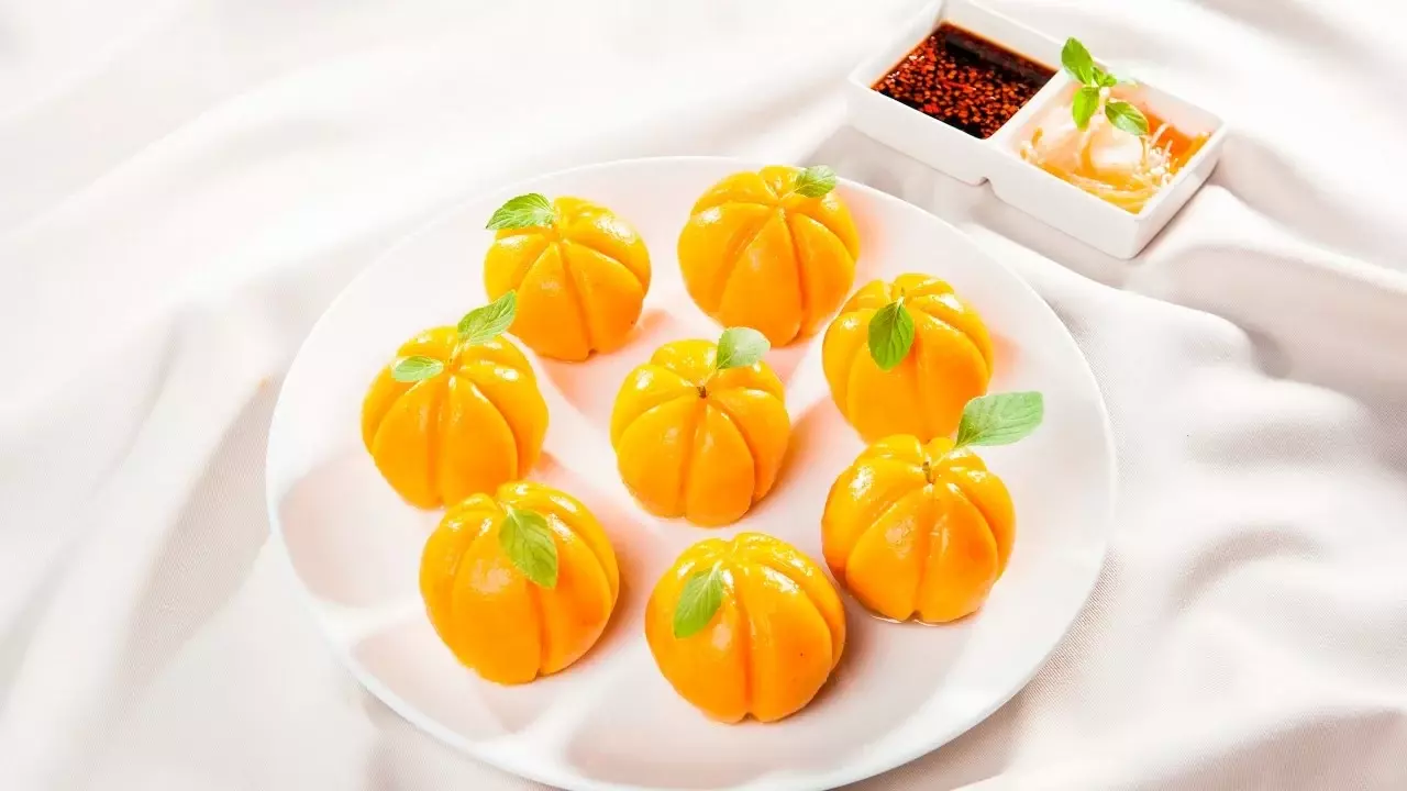 Cách làm bánh bí đỏ hấp với bột nếp và bột năng bổ dưỡng, lạ mắt cho các bé ở nhà