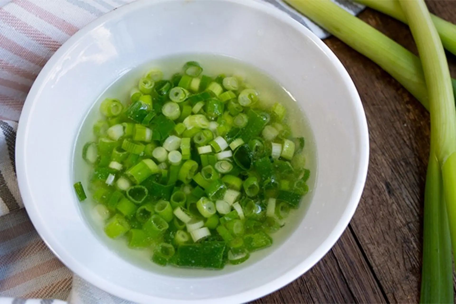 Cách làm bánh tráng trộn mỡ hành siêu cuốn tại nhà 6
