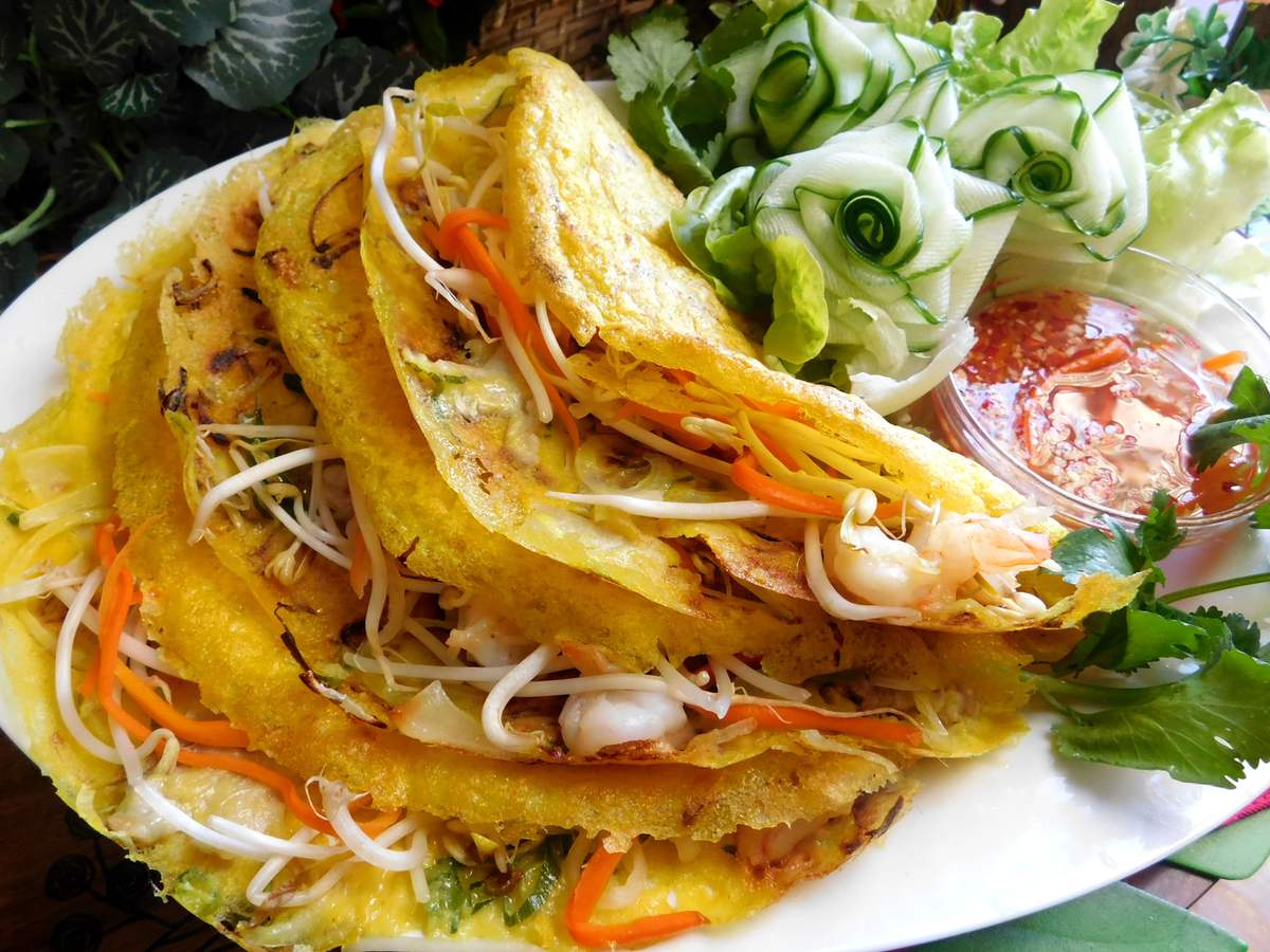 Cách làm bánh xèo tôm mực bằng chảo chống dính giòn rụm ngay tại nhà