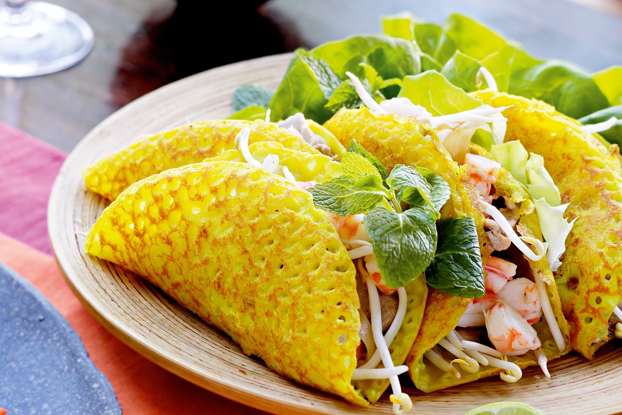 Cách làm bánh xèo tôm mực bằng chảo chống dính 6