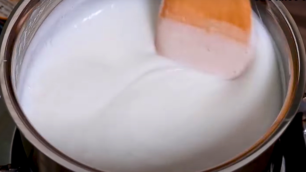Cách nấu chè bí đỏ hạt sen - món tráng miệng thanh mát giải nhiệt 6