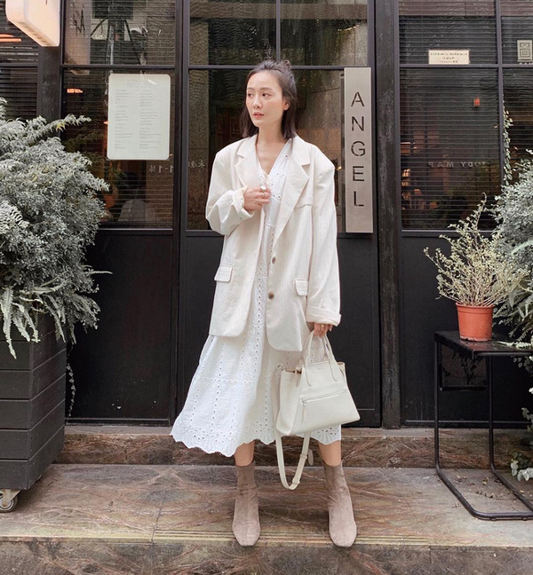 Áo Blazer mix với váy liền