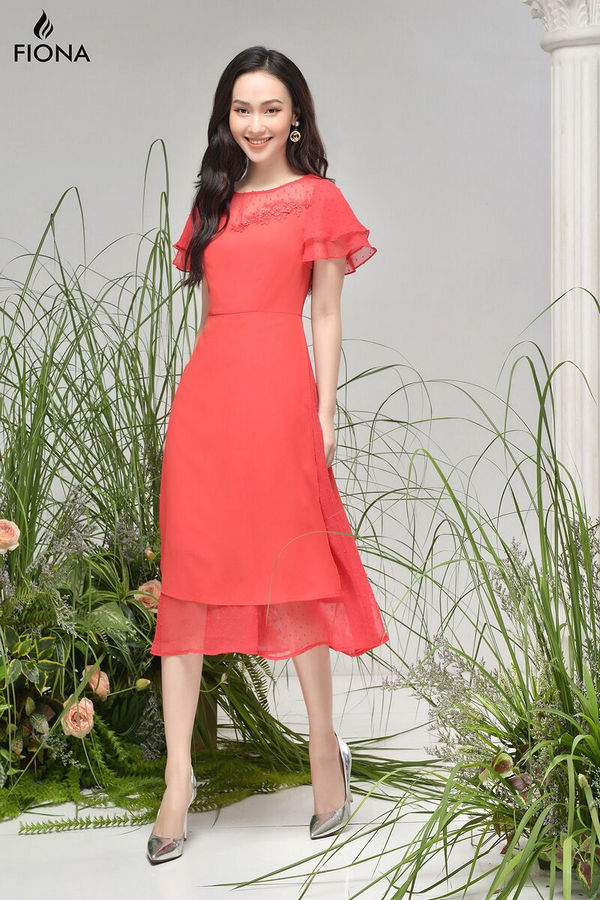 Đầm cách tân phối chifon, tay cánh tiên 2 lớp, ngực trái đính ren hoa