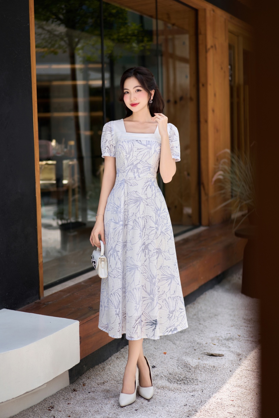Đầm Soa Rê Đầm ren dáng xòe, cổ vuông, kẹp 2 đường bong phối trắng ngang ngực