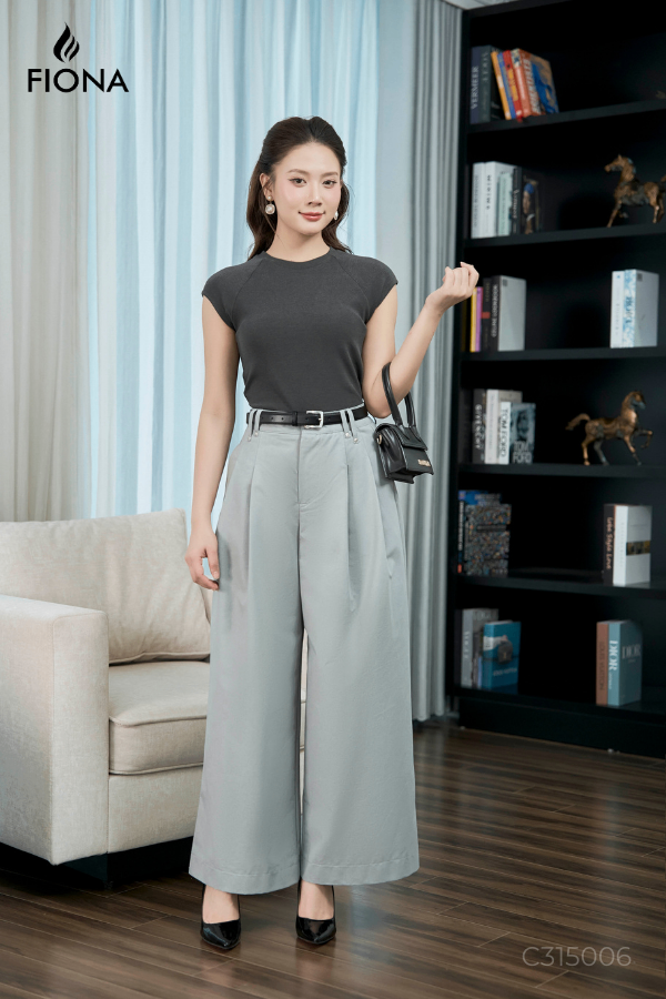 Quần kaki dáng suông, ly xếp, đỉa cạp trang trí, kèm thắt lưng rời
