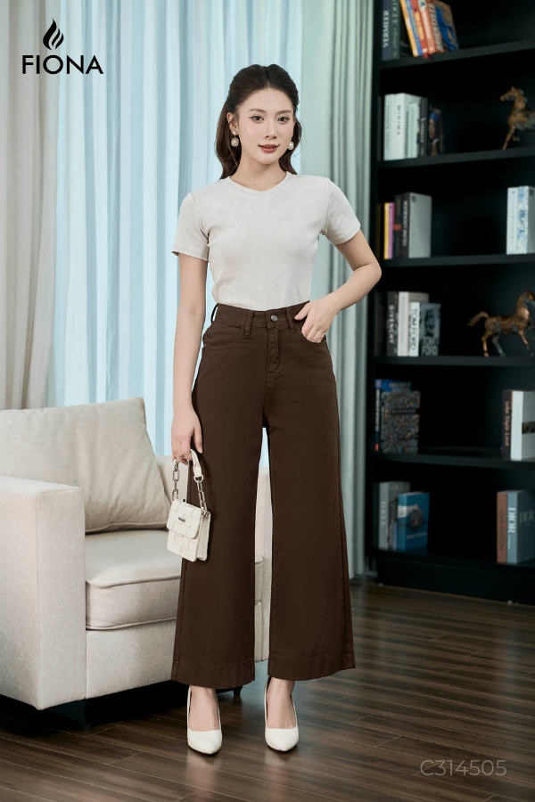 Quần bò dáng suông, nắp túi trang trí cạnh cạp