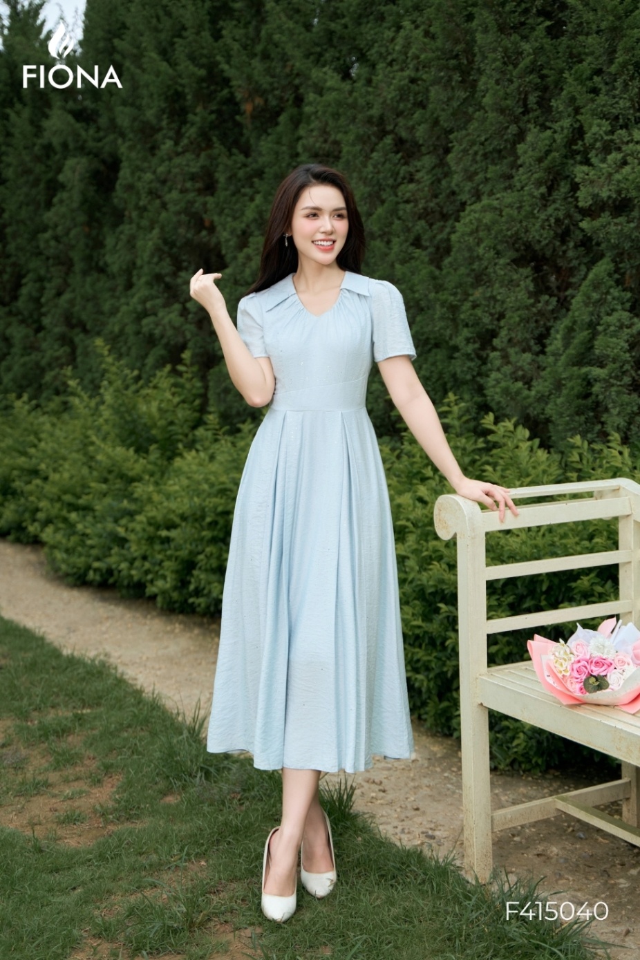 Đầm dáng xòe, cổ dúm nhẹ trang trí, tay ngắn