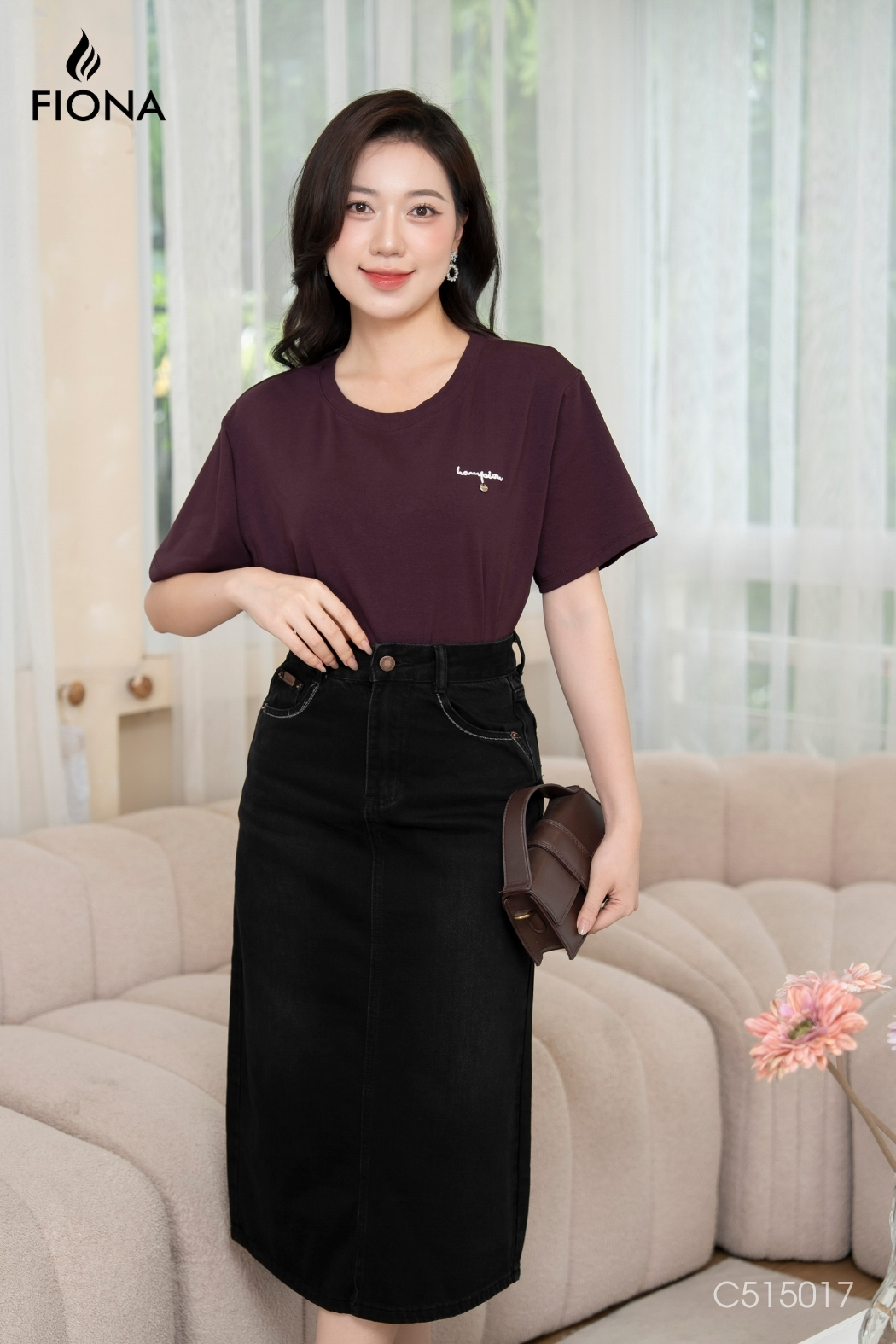 Áo cotton dáng suông, cổ tròn, thêu hình ngực trái, Freesize