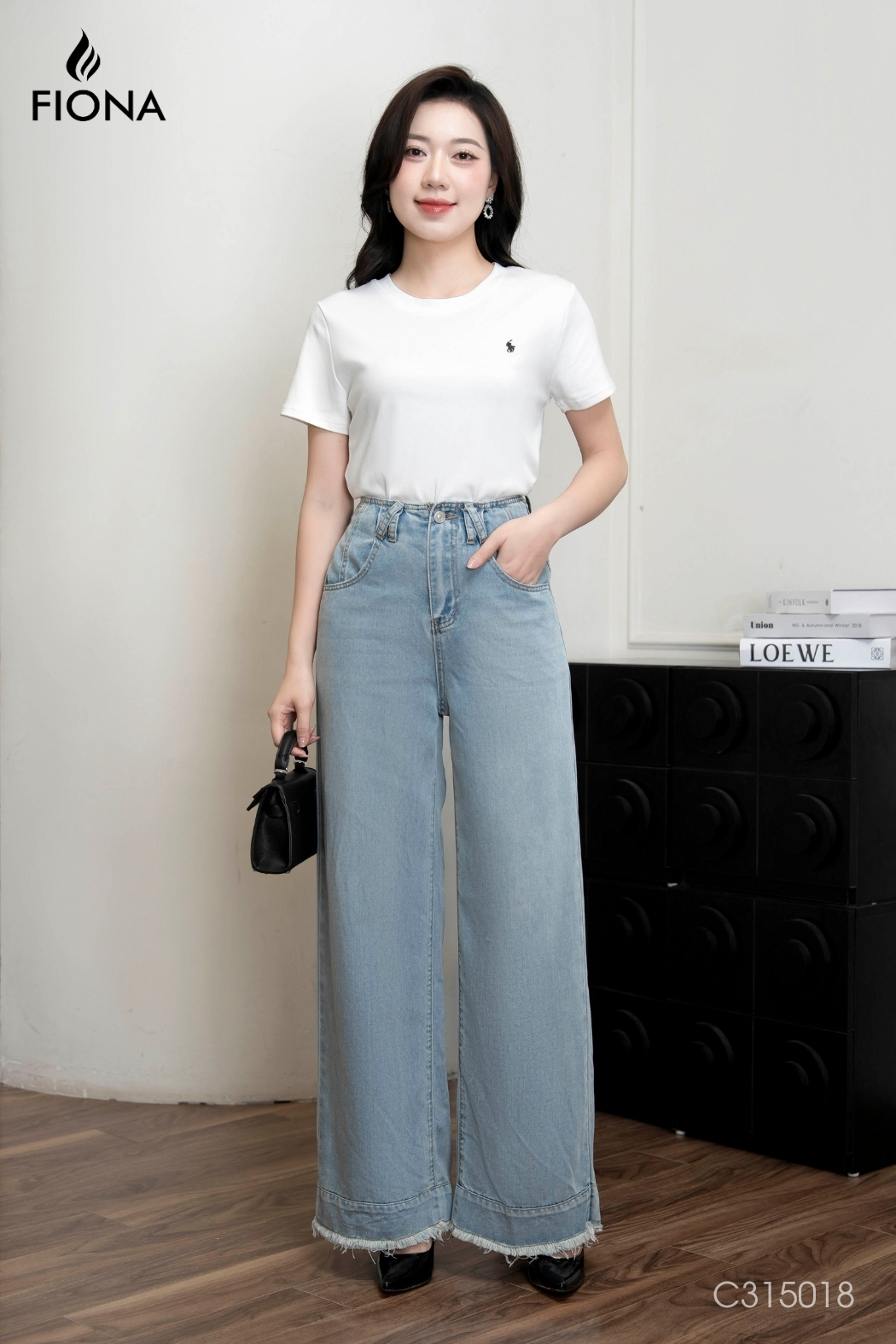Quần bò dáng suông, cạp liền, gấu tua rua