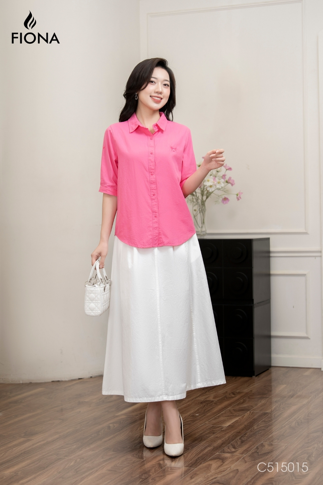 Áo sơ mi dáng suông, cổ đức, thêu hình ngực trái, Freesize