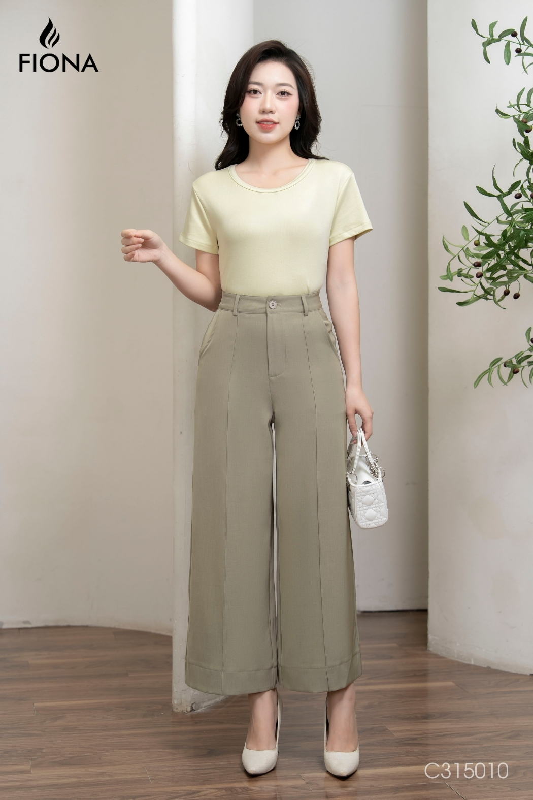 Quần dáng suông, bấu ly thân trước