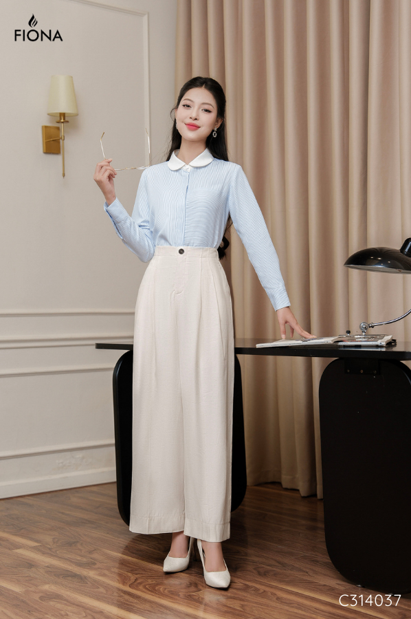 Quần dáng suông, hai ly xếp, túi cạnh sườn, cạp chun sau