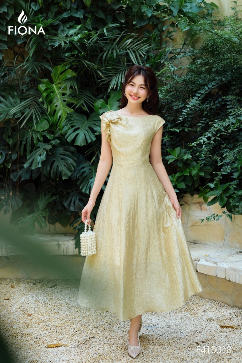 Đầm dáng xòe vai chờm, ly xếp 1 bên vai, nơ vai trang trí