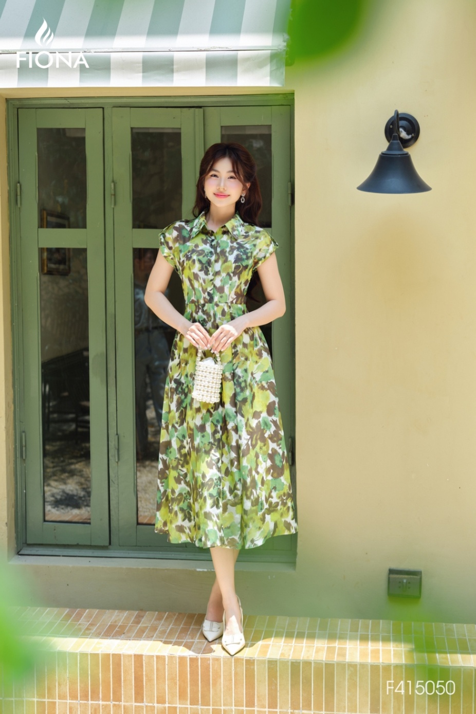 Đầm sơ mi hoa tơ dáng xòe, vai chờm