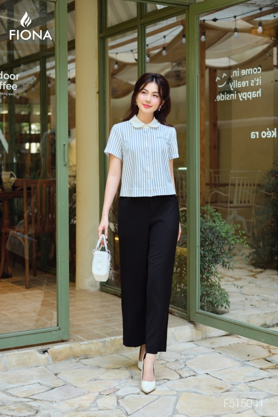 Áo sơ mi dáng suông, cổ đức phối lụa trắng, tay ngắn