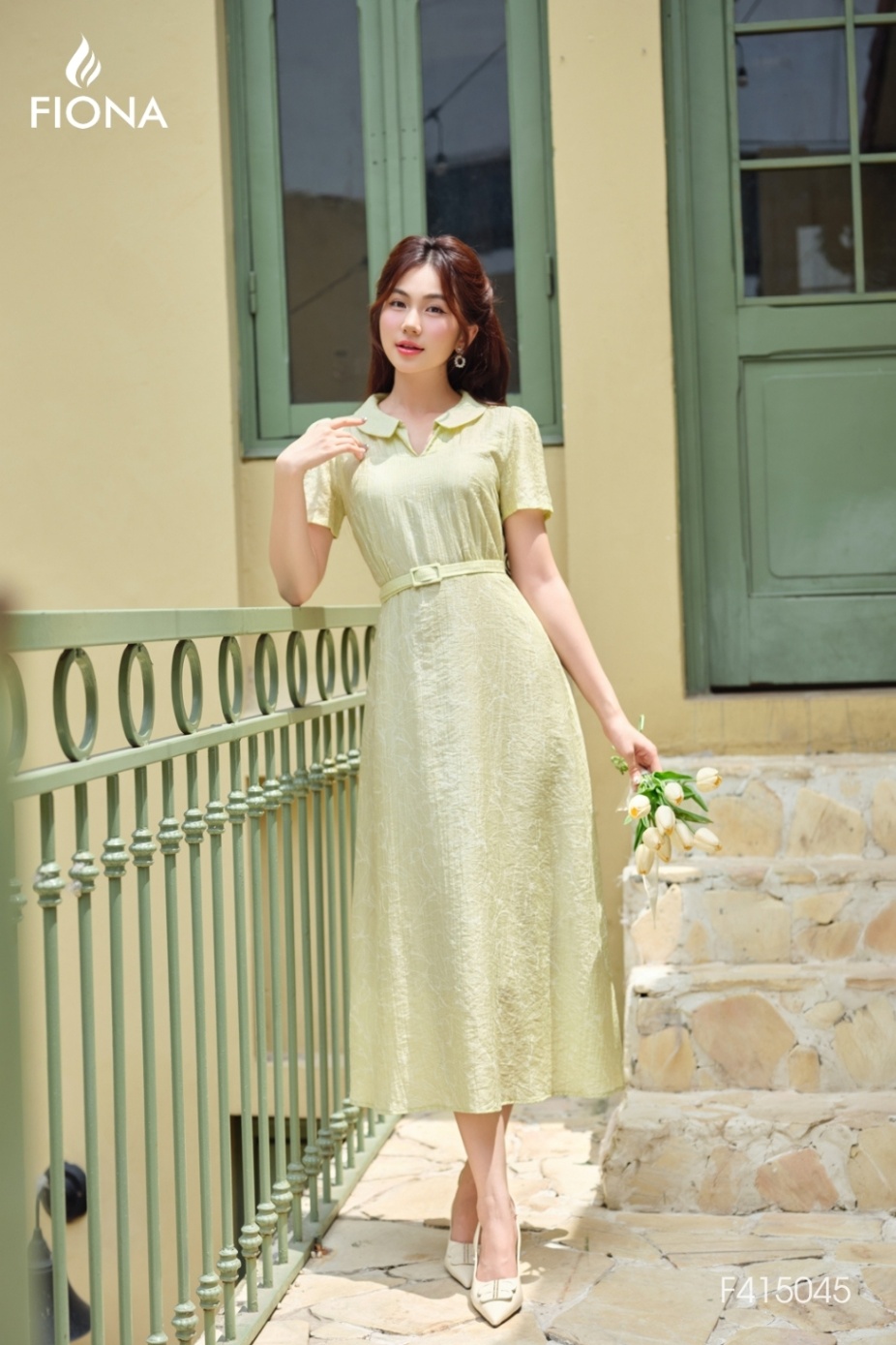Đầm dáng xòe, hoa chìm vải tơ, cổ sen, tay ngắn