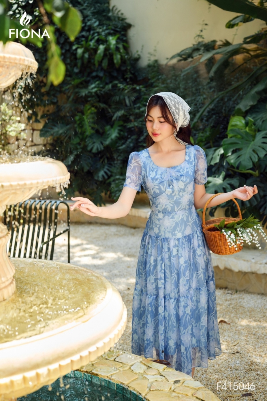 Đầm hoa tơ dáng xòe, cổ vuông, tùng váy may can tầng