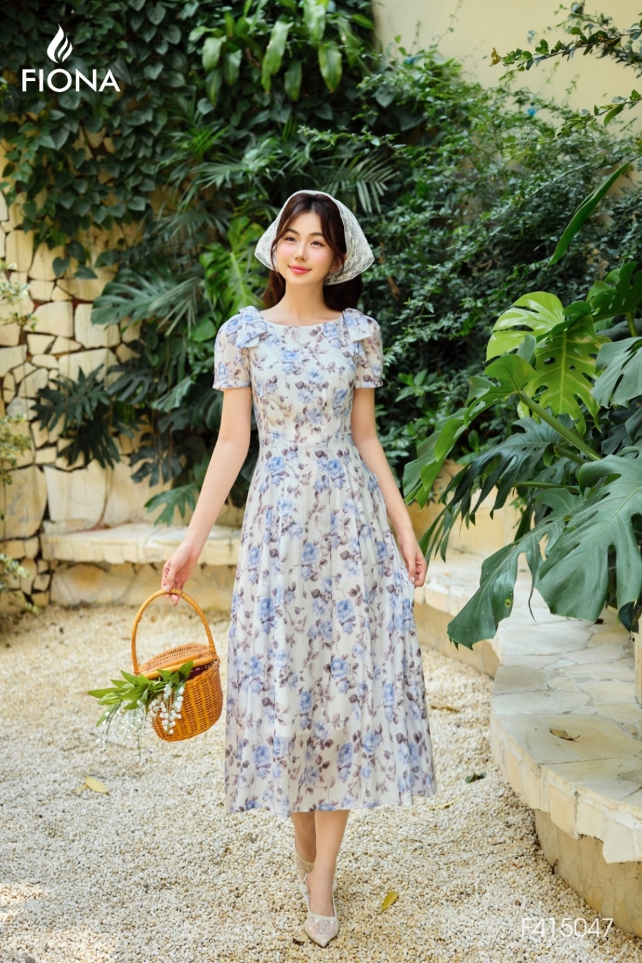 Đầm hoa tơ dáng xòe xếp ly, nơ vai trang trí
